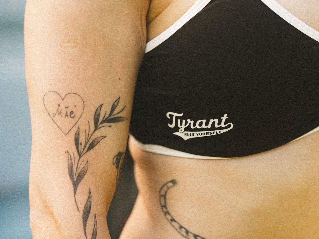SHEISTYRANT Ruched Sports Bra