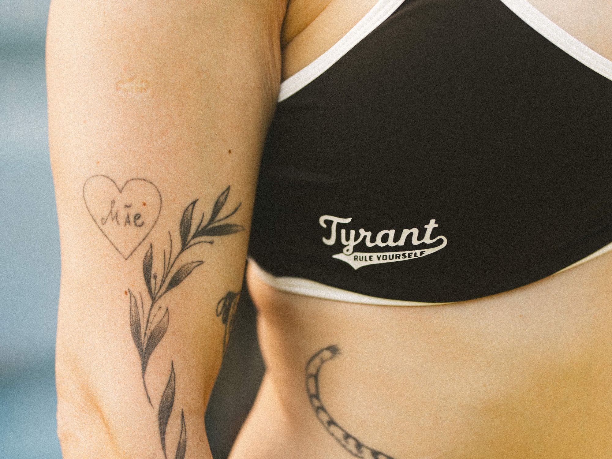 SHEISTYRANT Ruched Sports Bra